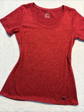 Nike Women's Red Heather Scoop Neck Short Sleeve Tee
